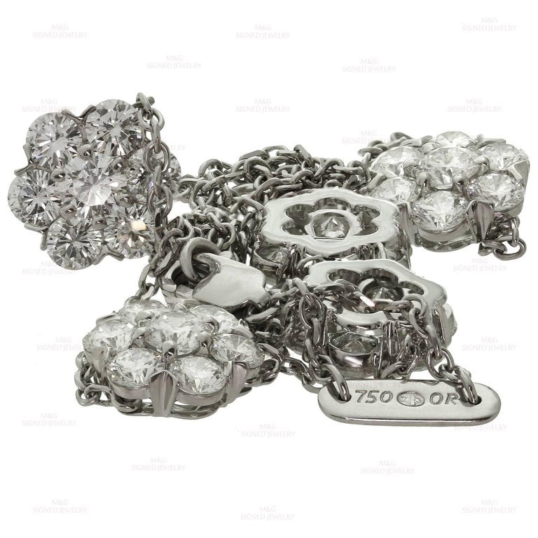 VCARA47600 About 10mm large V-shaped snowflake six claws, six circumferences and one 5 flower necklace