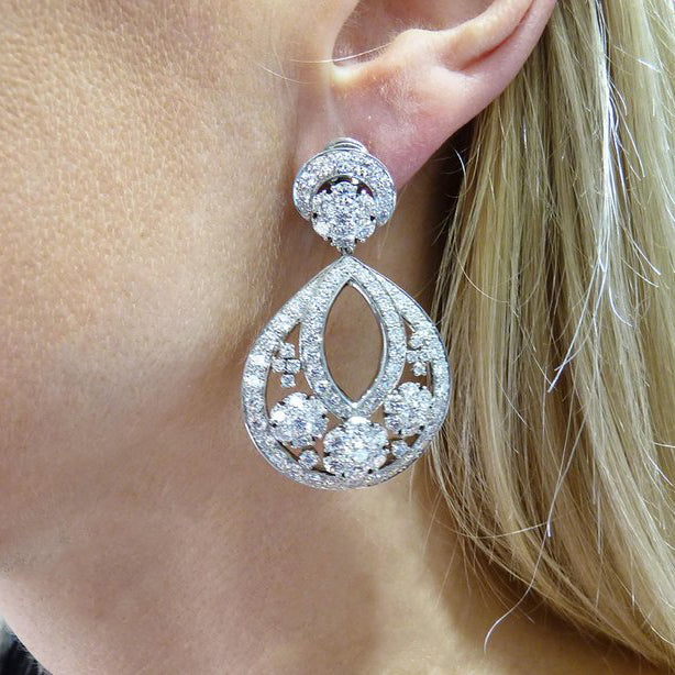 VCARO3RL00 Plum Blossom Large Ear Clip