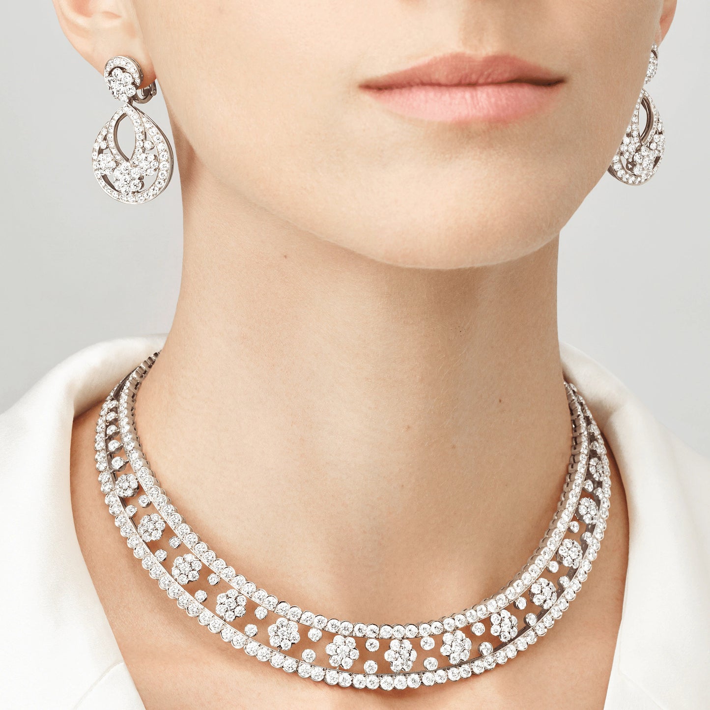 VCARO3RJ00 six circumferences, one flower full of diamonds, small ear clip
