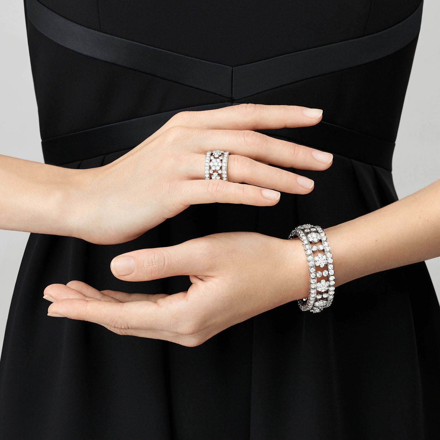 VCARO3RH00 six circumferences and one flower full of diamond bracelet 18#