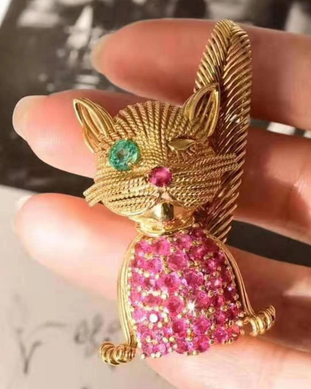 VCA61067783猫胸针