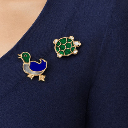 VCARP5LH00 Pearl Duck Brooch