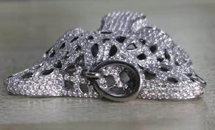 KDY-W6458717 Hollow pattern large tag leopard head pendant customer version