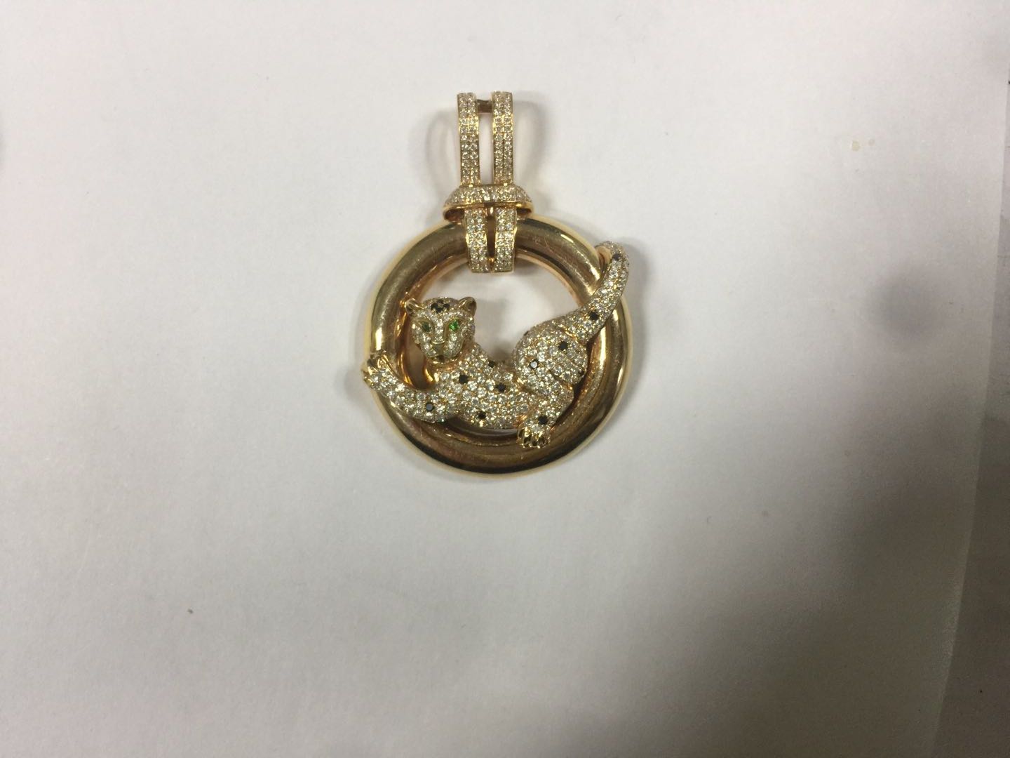 KDY-N4007236 Holding circle half diamond leopard circle guest version leopard lying on the inside of the circle ring lying leopard pendant