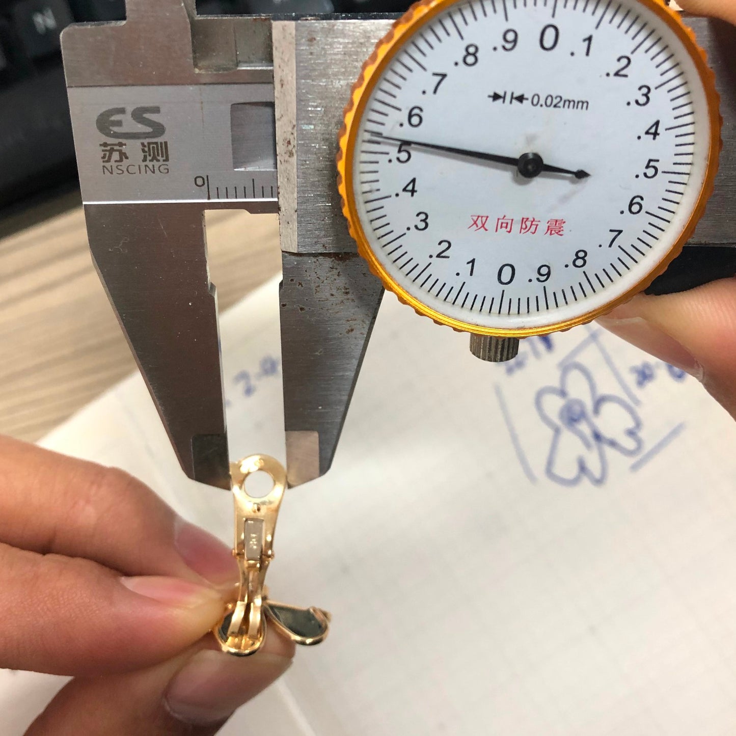 VCARB65900 约23mm大号三叶草三钻耳夹客版