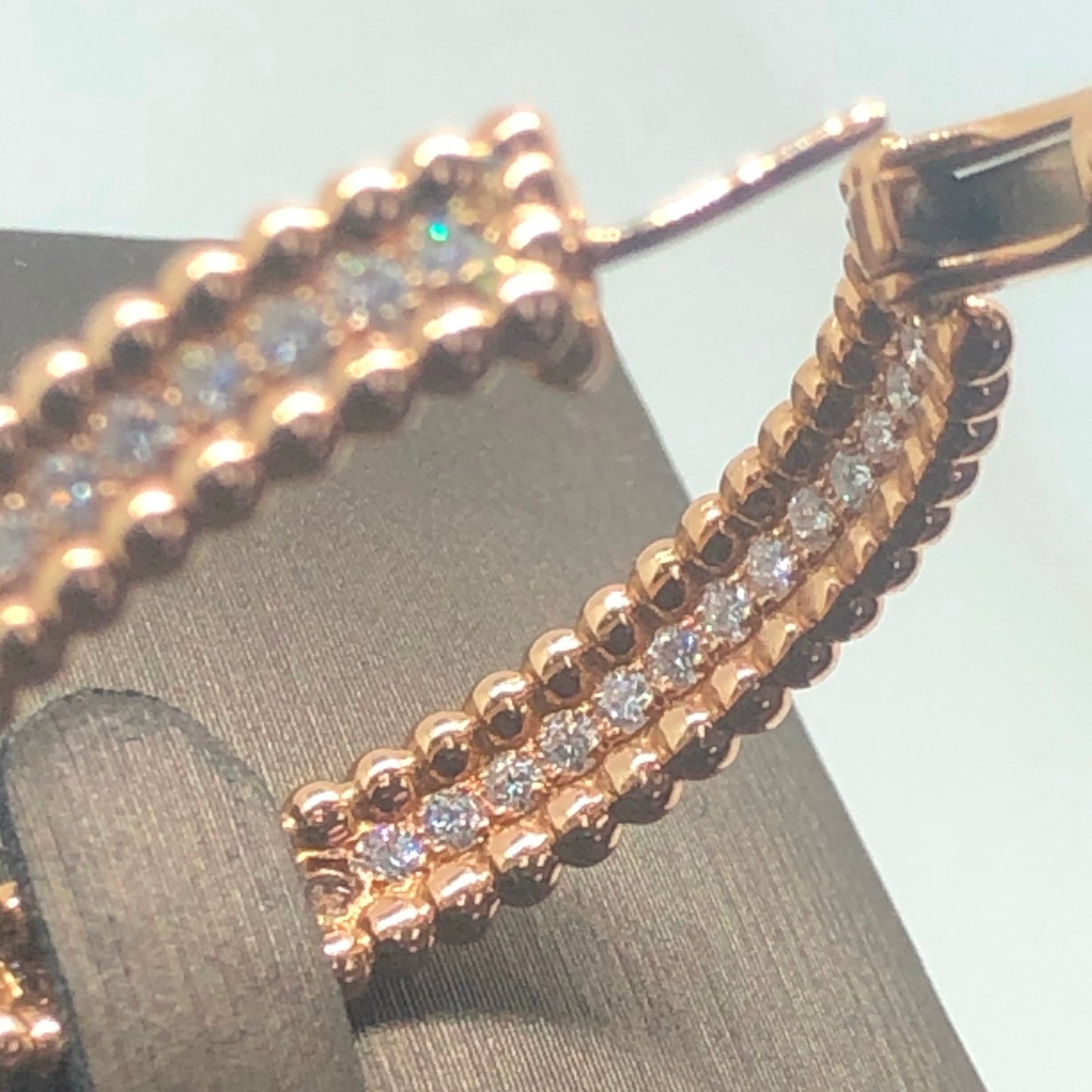 VCARO3YF00 guest version bead-encrusted diamond ear clips