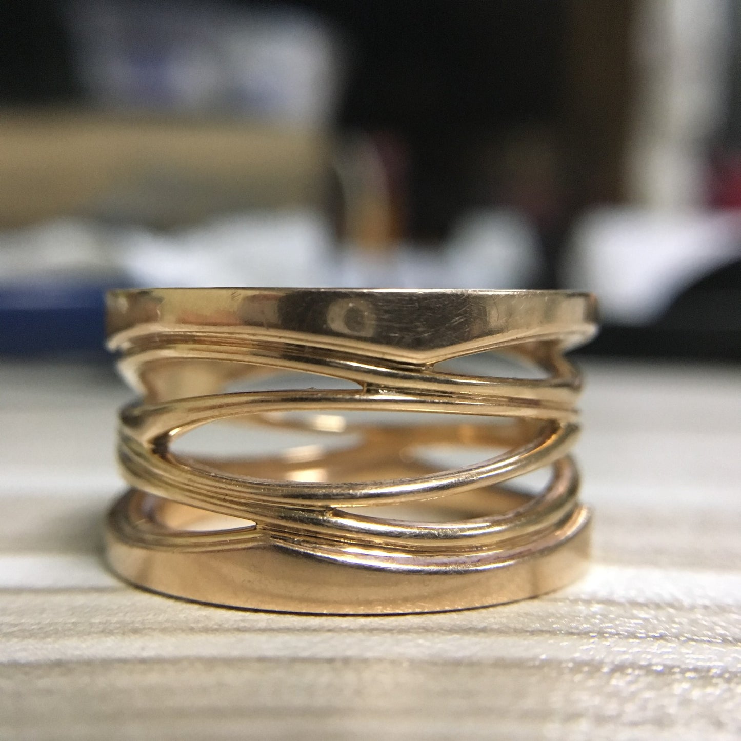 BGL-AN858030 wide version light gold streamlined hollow ring (guest version)