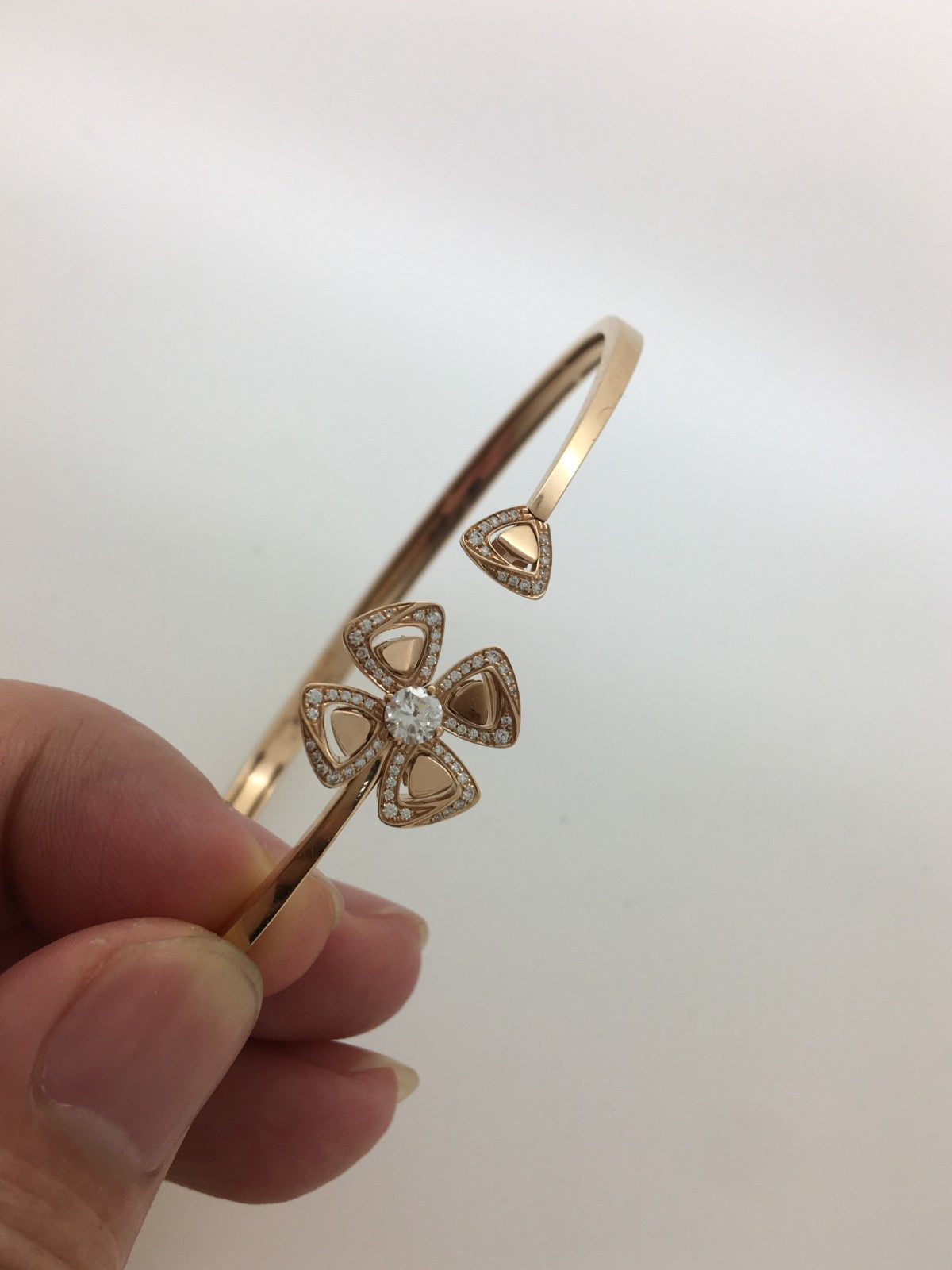 BGL-BR858672三角梅花半钻开口手镯客版