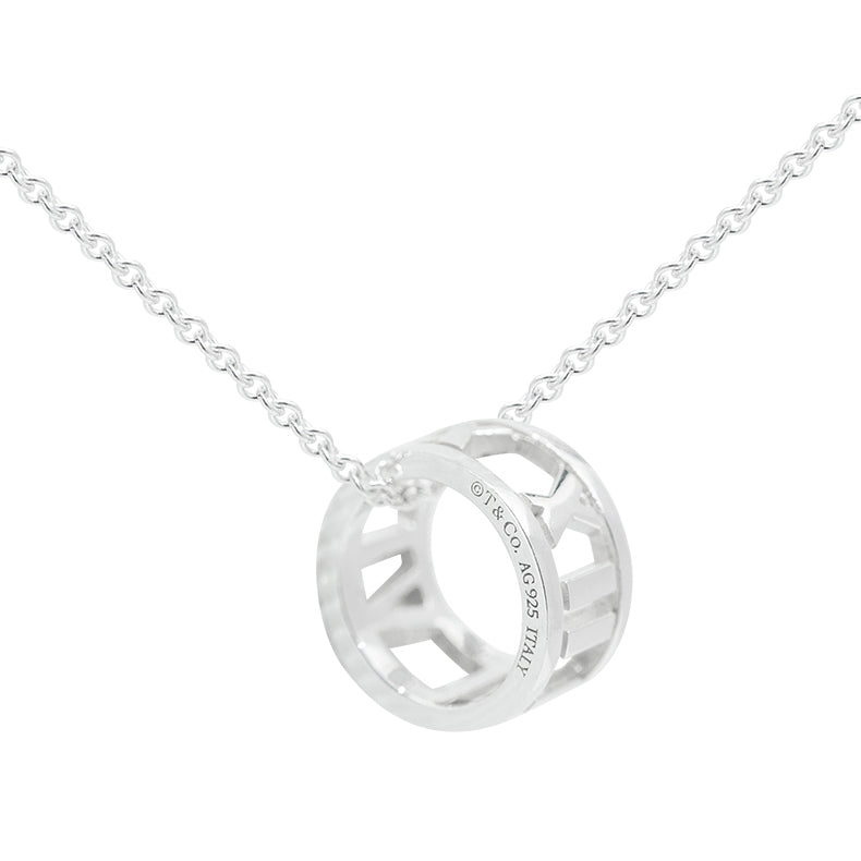 TIF42608927 light gold circle Roman font pendant
