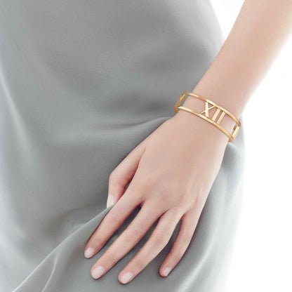 TIF50922847 Roman font light gold open hinged bracelet