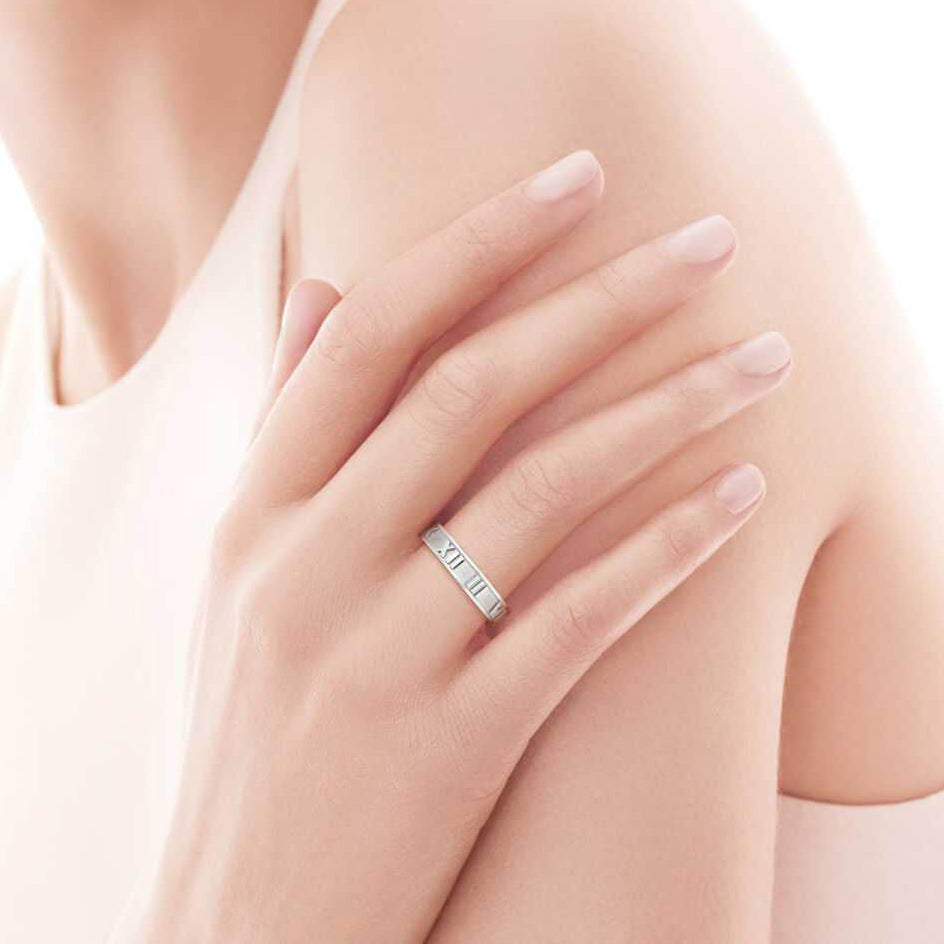 TIF92626160 light gold solid Roman ring