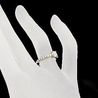 BGL-AN853565交叉四爪镶石平面直臂钻戒0.73ct