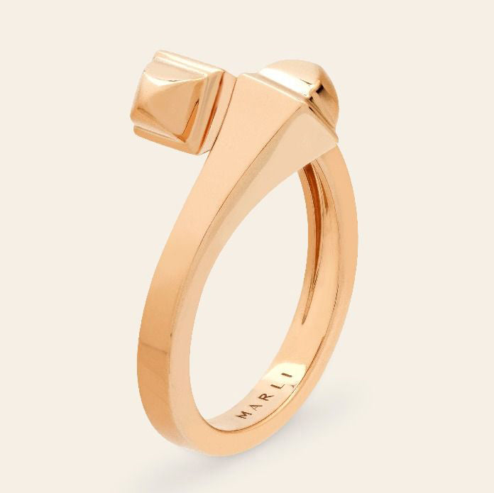 MR-CLEO-R12 light gold pointed hammer ring
