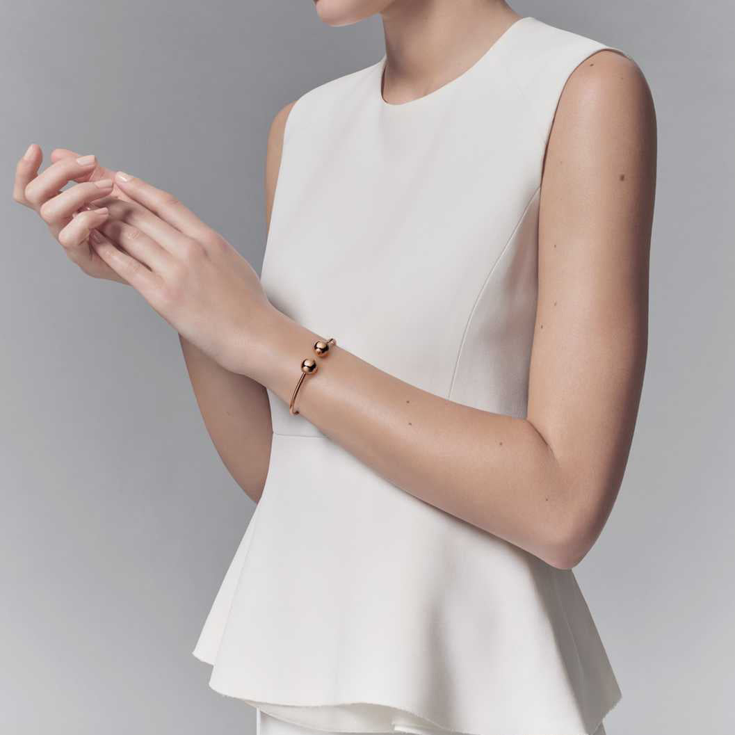 TIF19690384 11mm large light gold spherical coil open bracelet