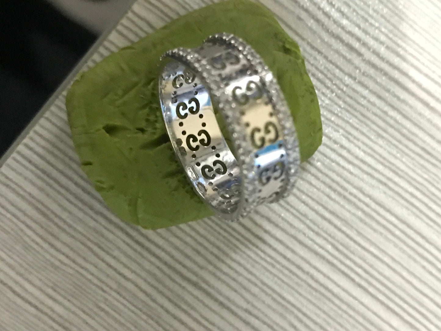 GC-326953宽7.2mm双G镂空凹形臂戒指客版