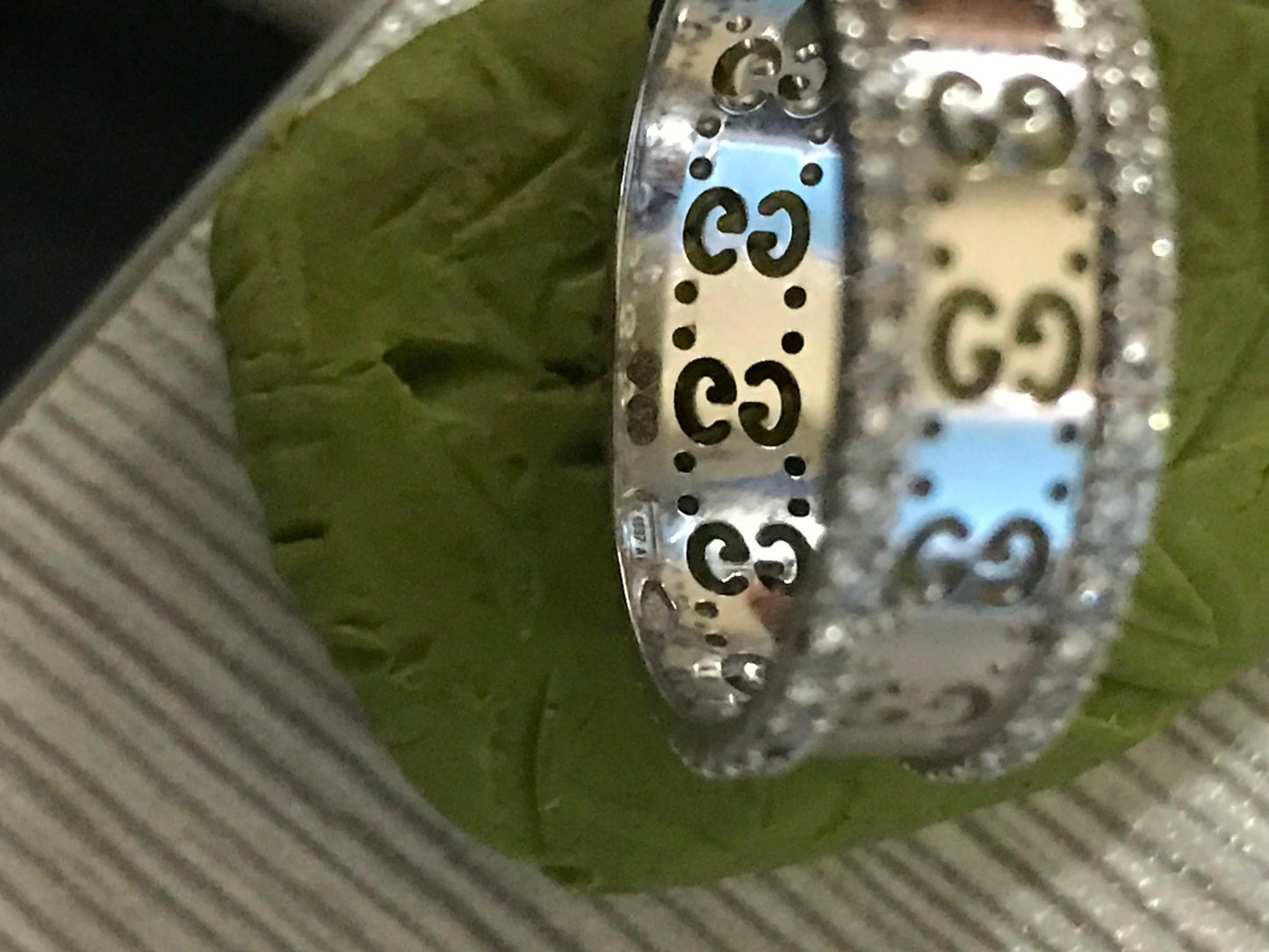 GC-326953宽7.2mm双G镂空凹形臂戒指客版