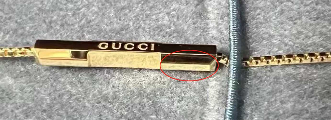 GC-662108齿纹光金异形梯臂吊坠