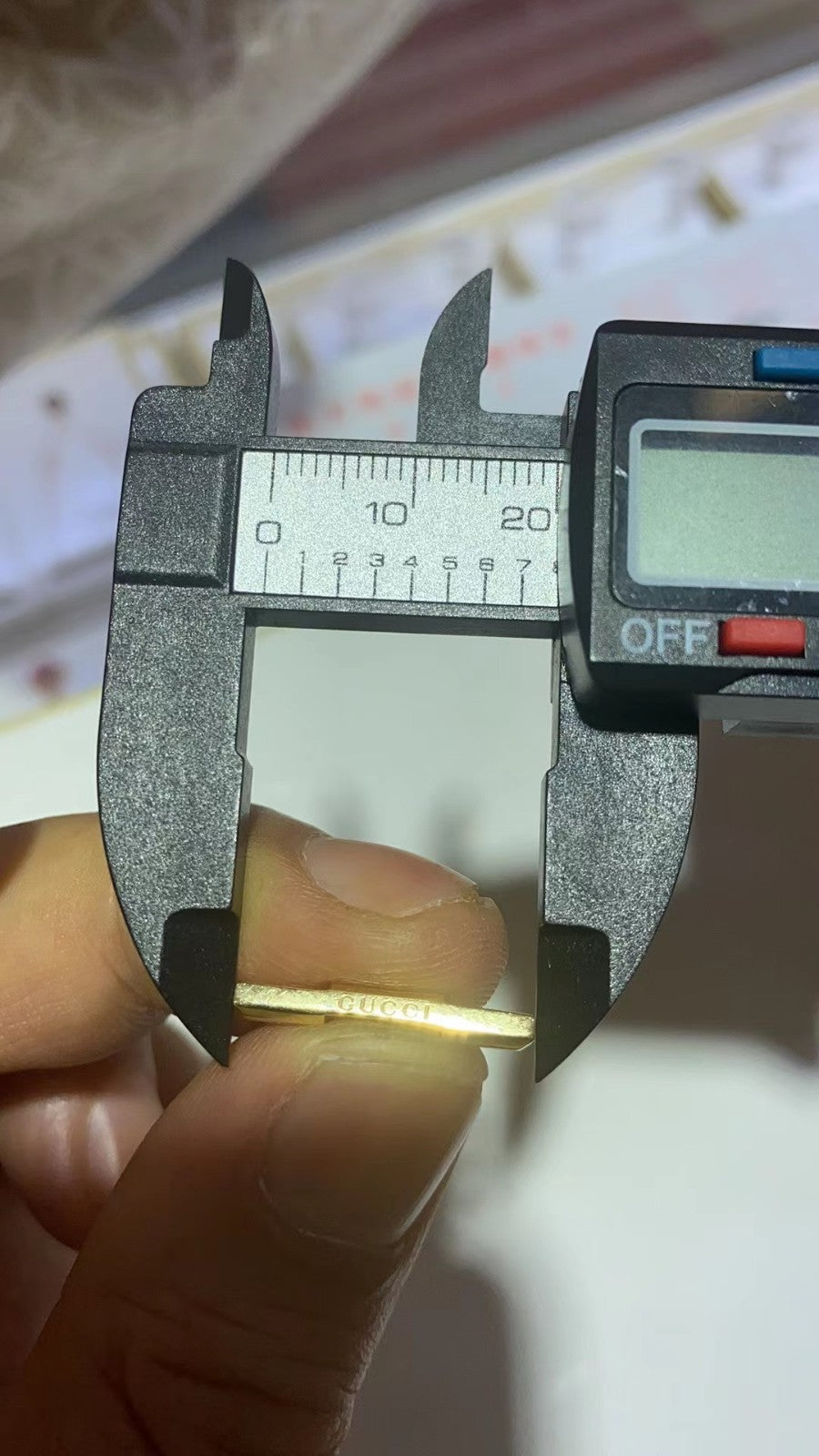 GC-662108齿纹光金异形梯臂吊坠