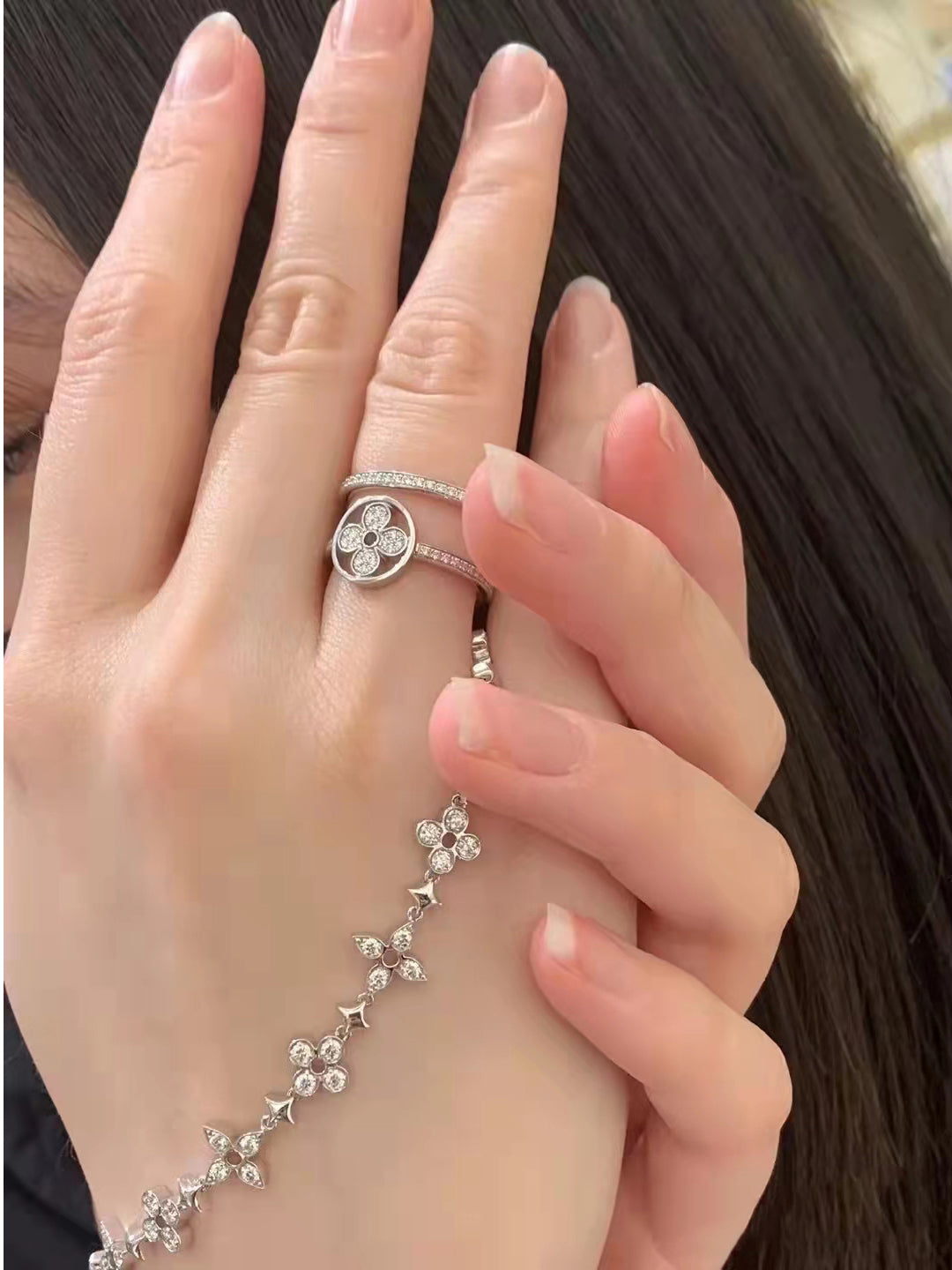 LV-Q95832 small flower diamond bracelet