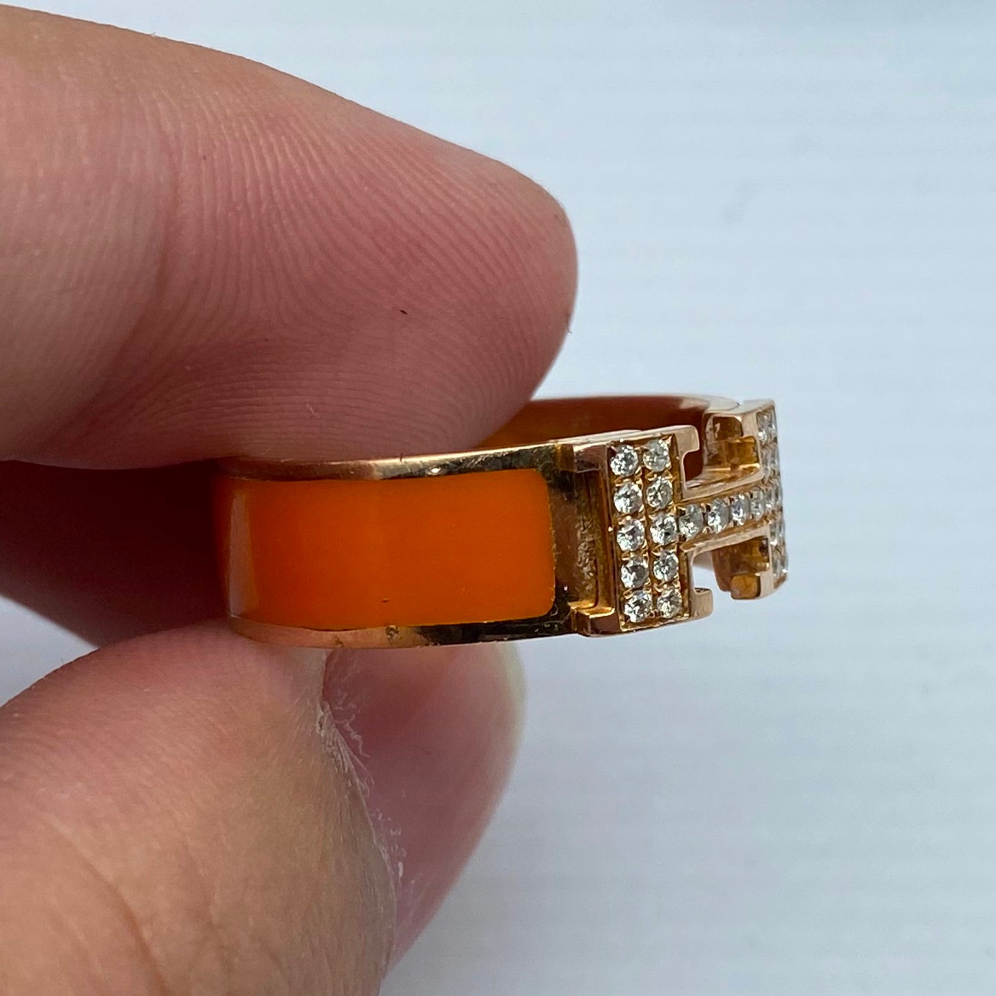 爱H仕-H428842 7mm客版镶钻字母H两排钻滴胶宽戒16#