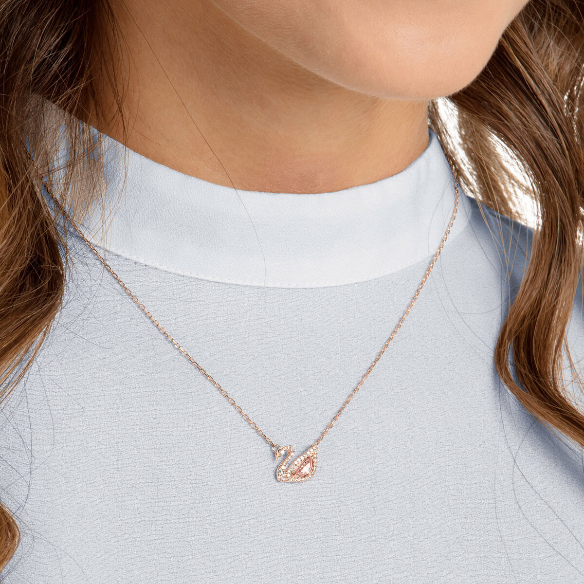 SHL-5469989 Swan bolt chain pendant