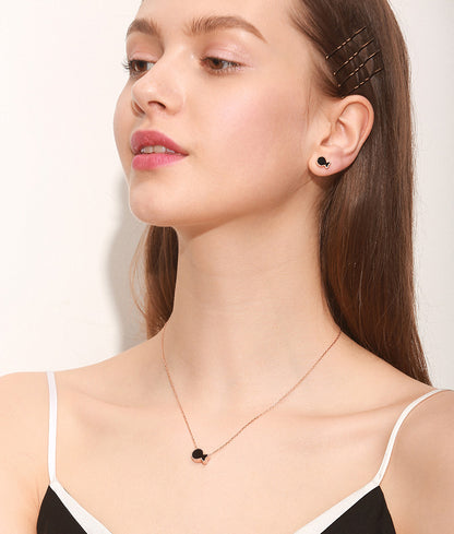 SHL-5316577 Pearl Fish Tie Chain Pendant