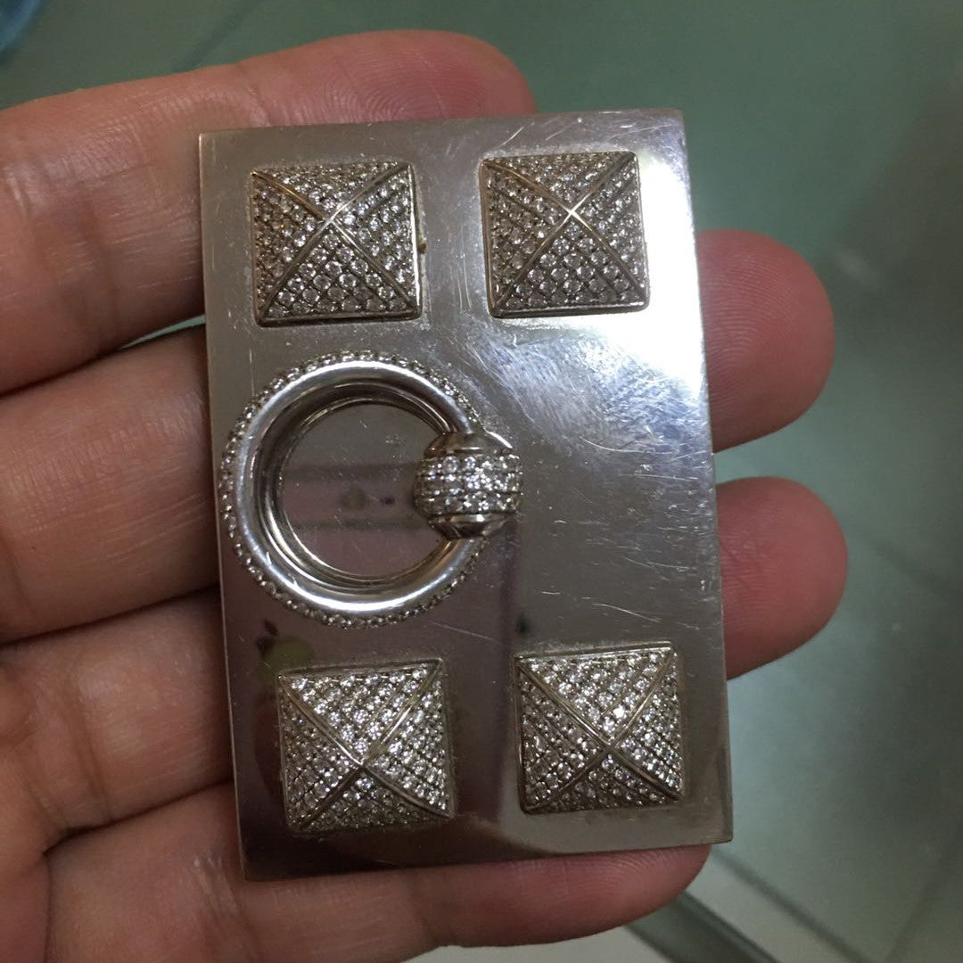爱H仕-H189985T四座金字塔半钻皮带扣 客版