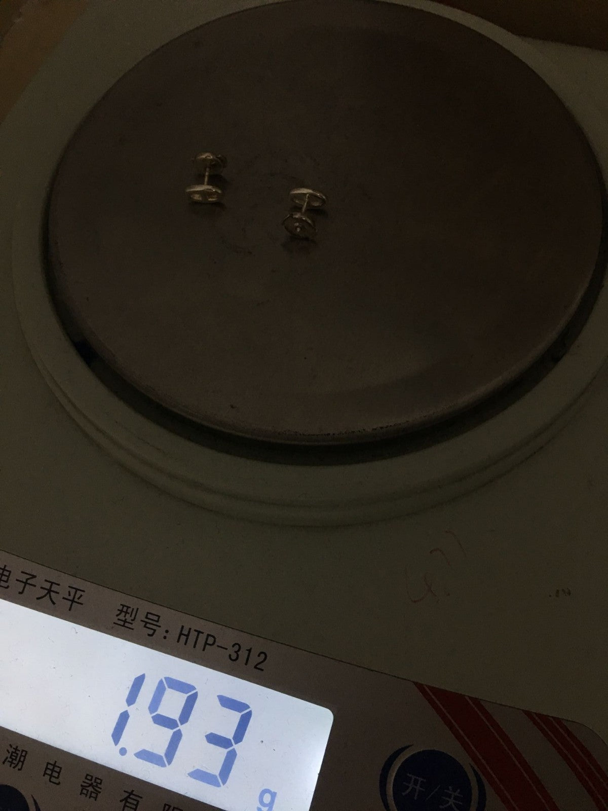 爱H仕-H215503B客版光金猪鼻子日字耳钉