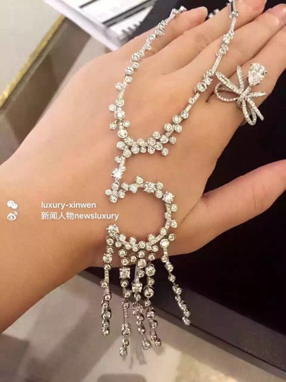 XNE-J583106 number 5 necklace