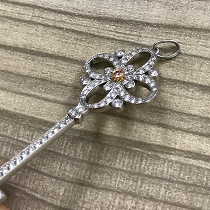 TIF50790778 guest version full diamond four-leaf flower key pendant 1.75 inches