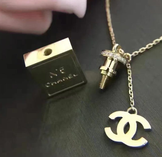 XNE-J22839 perfume bottle diamond pendant