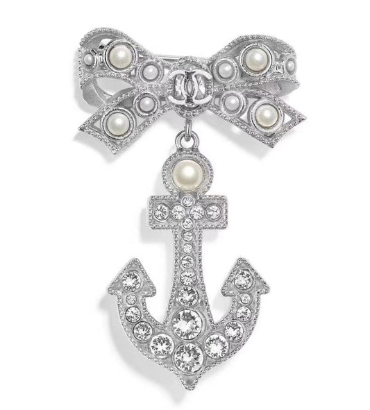 XNE-J25006 bow anchor pearl brooch