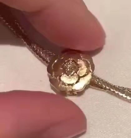 XNE-J35493 15mm corrugated gold petal pendant