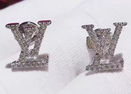 LV-Q57919 letter logo full diamond earrings