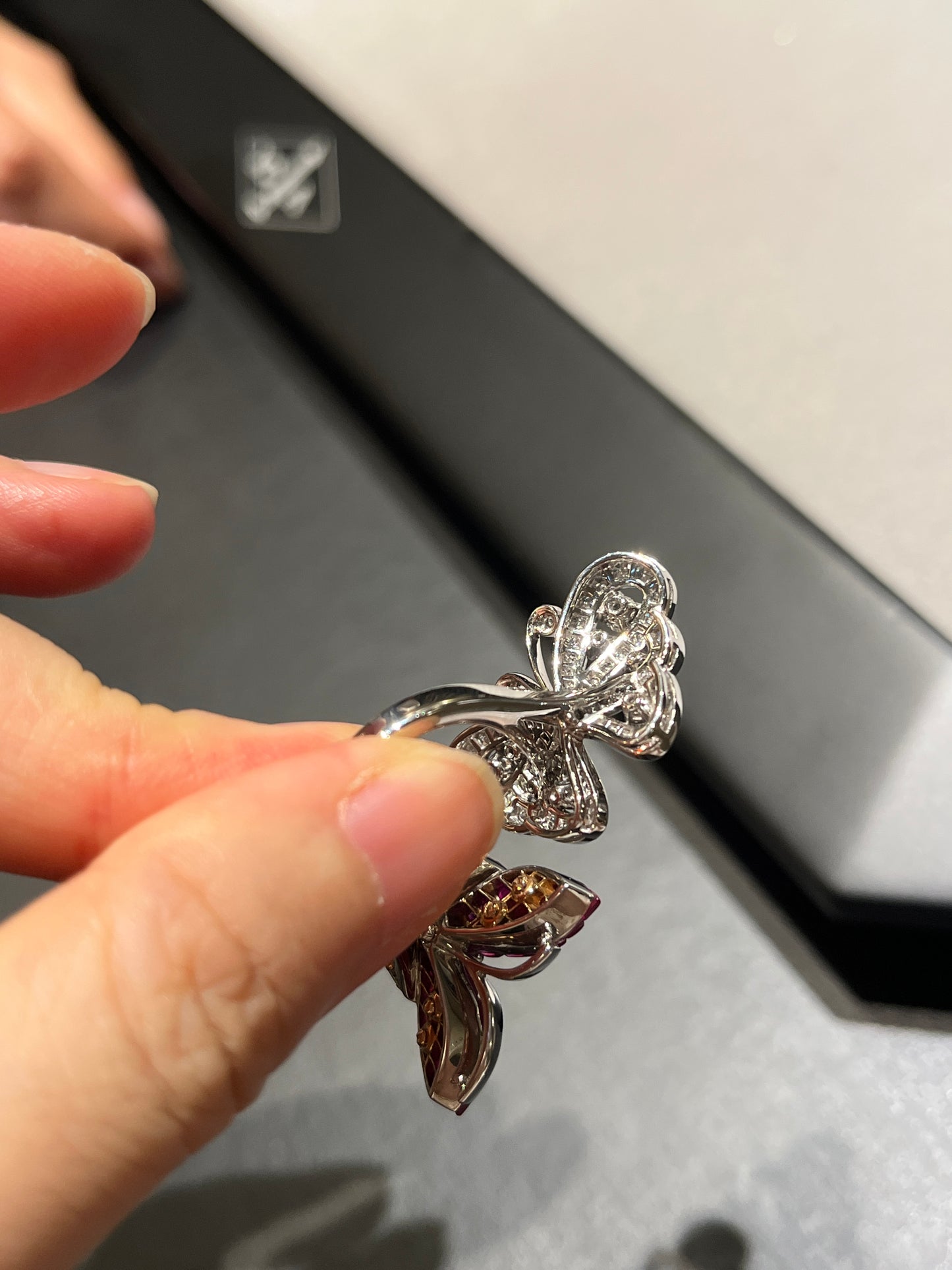 VCA8758985双蝴蝶逼镶钻戒指