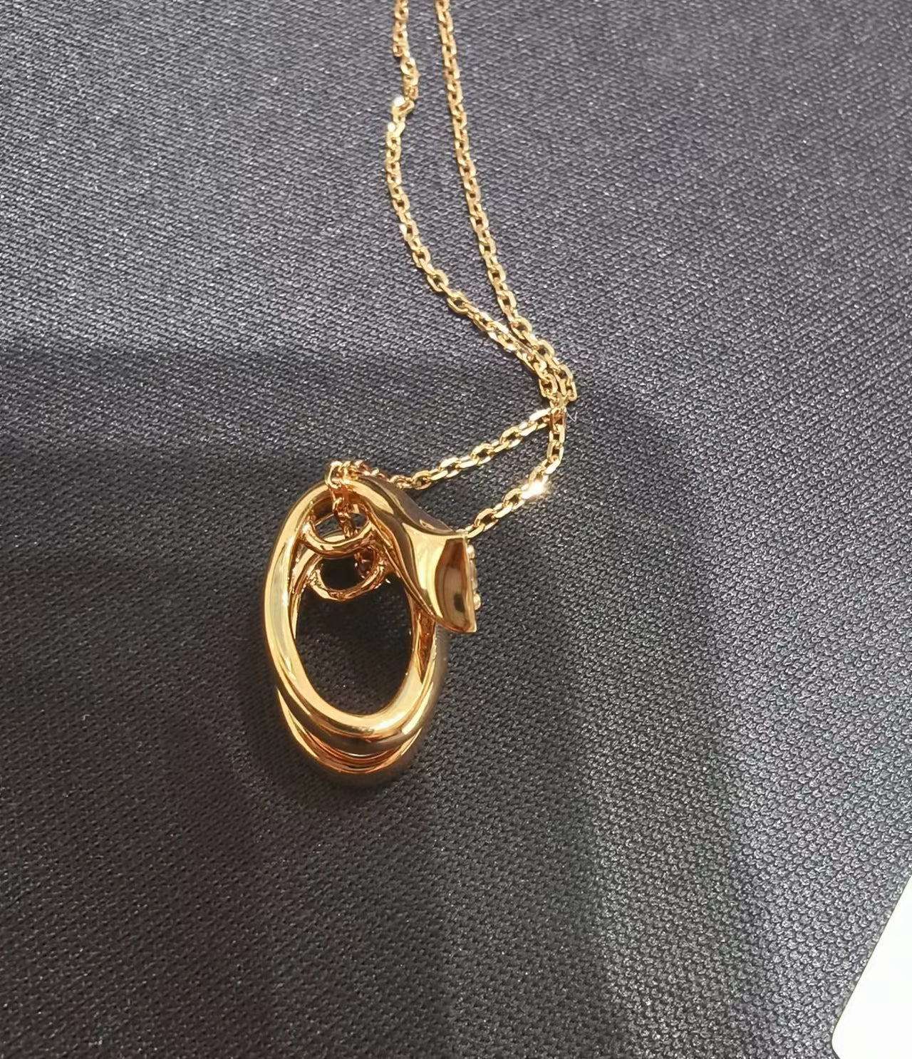 DBES-N5105790 twisted strap pendant