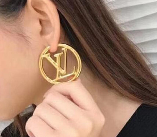 LV-M64288 letter round frame earrings