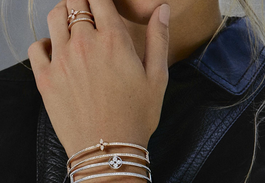 LV-Q95812 Plum Blossom Dart Open Bracelet 16.5#