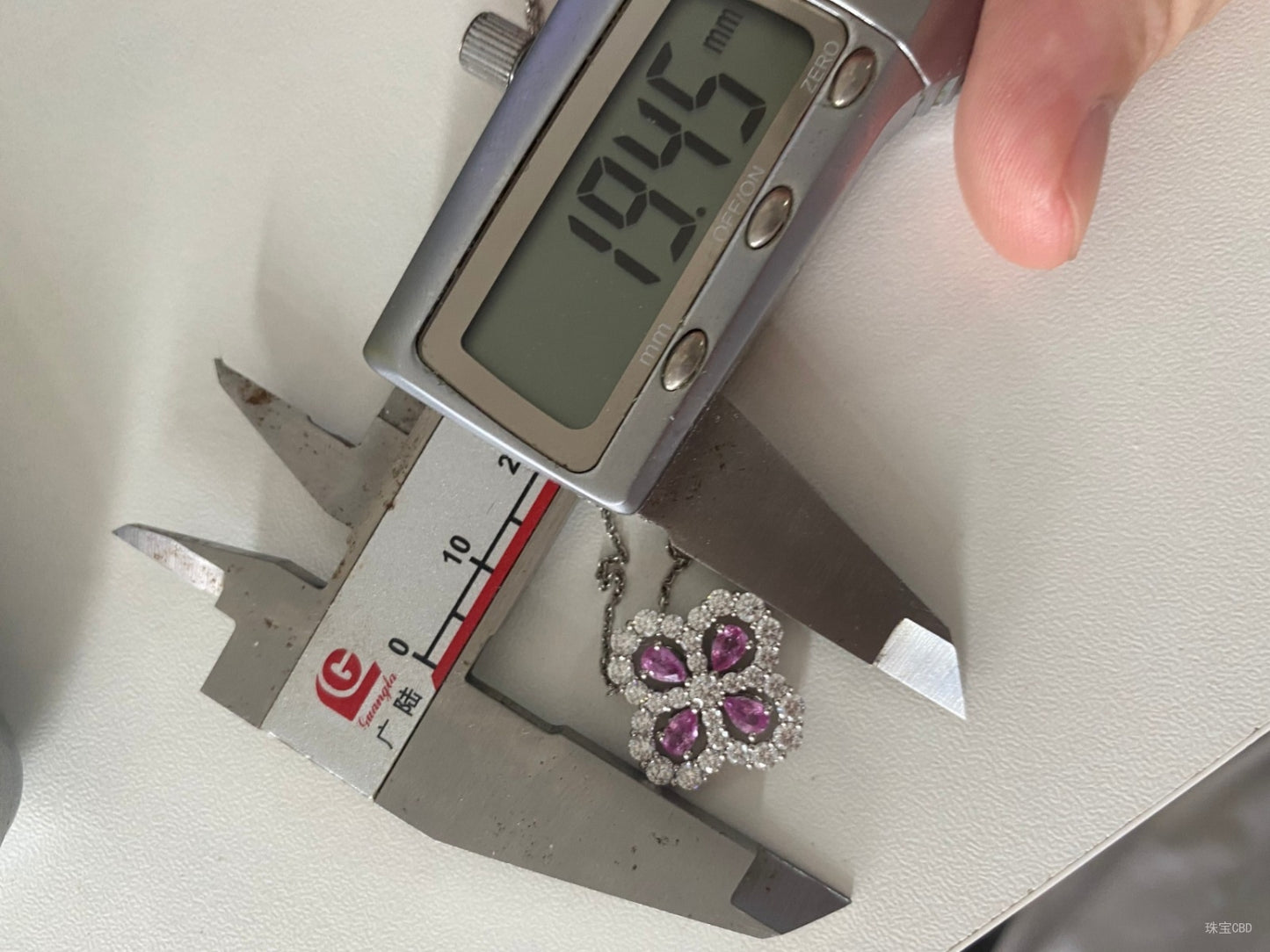 HW-PED89068彩宝款19.5mm宽围石四叶草栓链吊坠客版