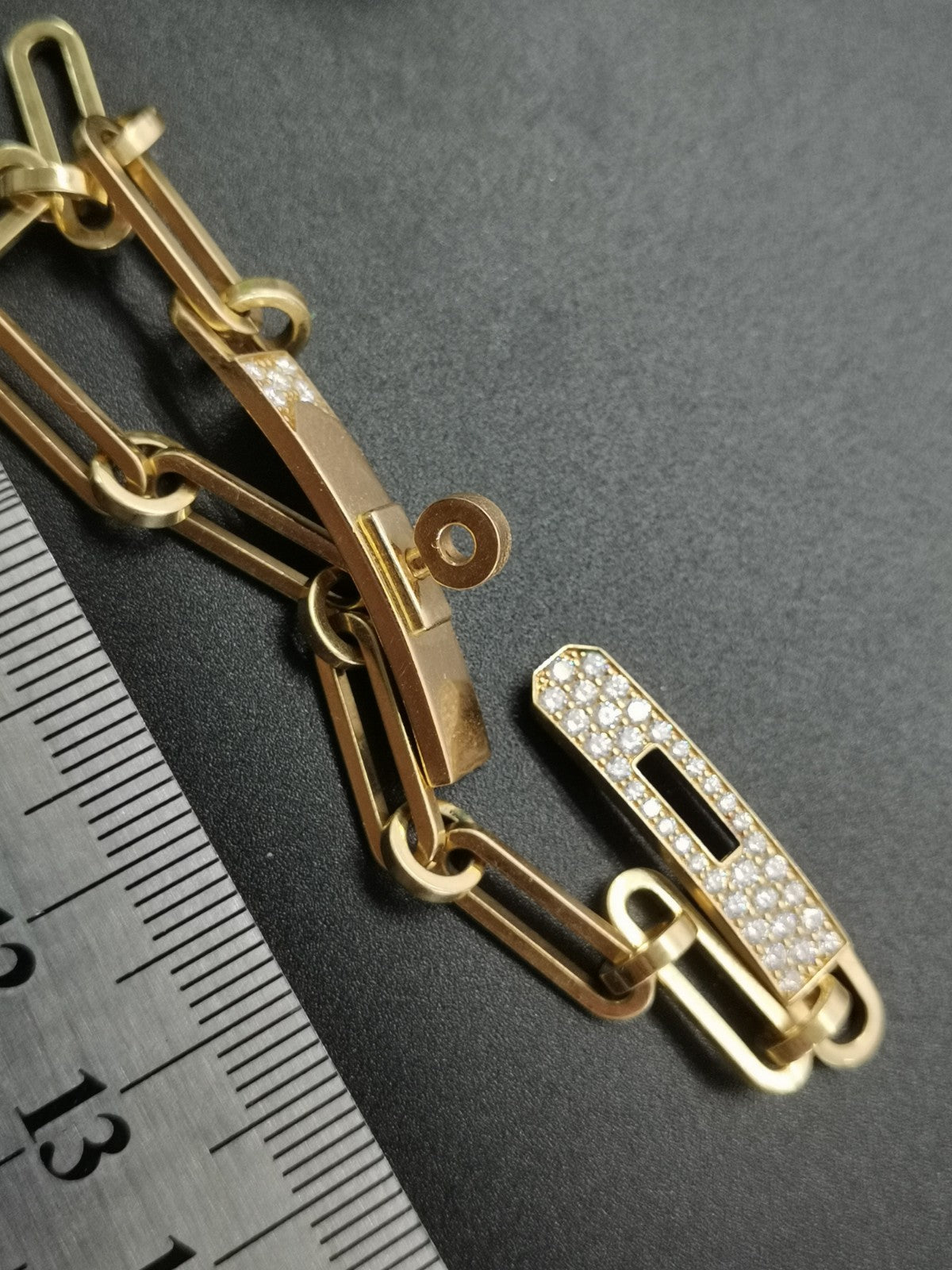 AiHshi-H218472B customer version diamond twisted circle light gold chain bracelet