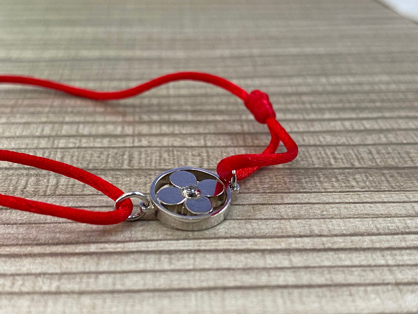 LV-Q95586 plum blossom dart light gold flat style bracelet guest version