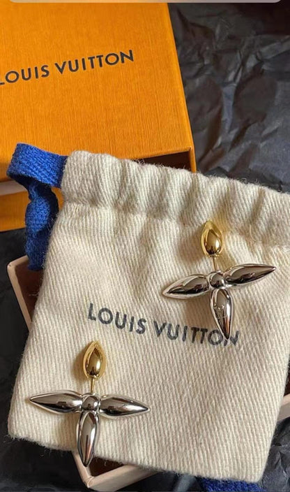 LV-M80268尖锥版飞标四角尖头分色耳钉