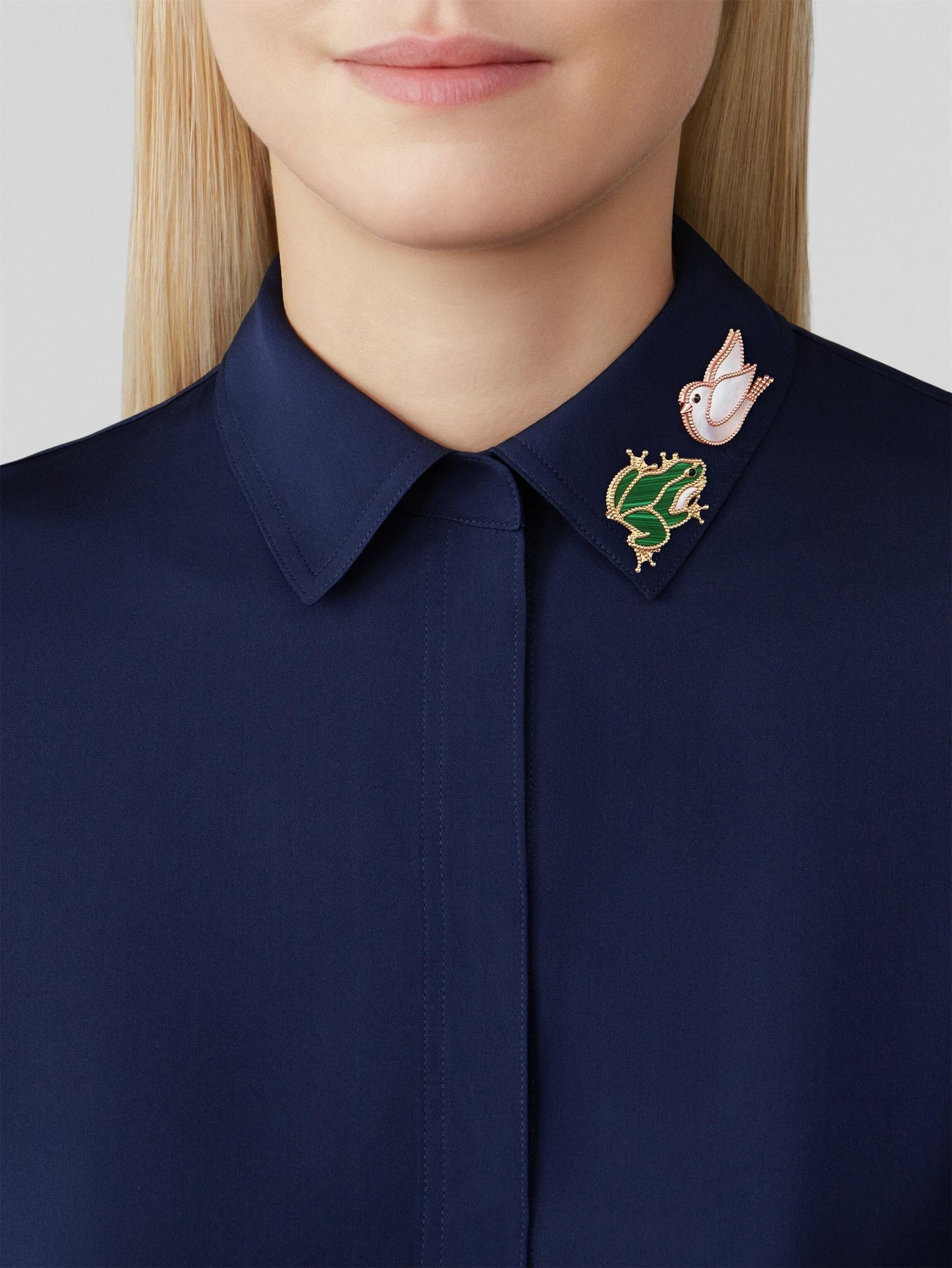 VCARP9RX00 Frog Brooch