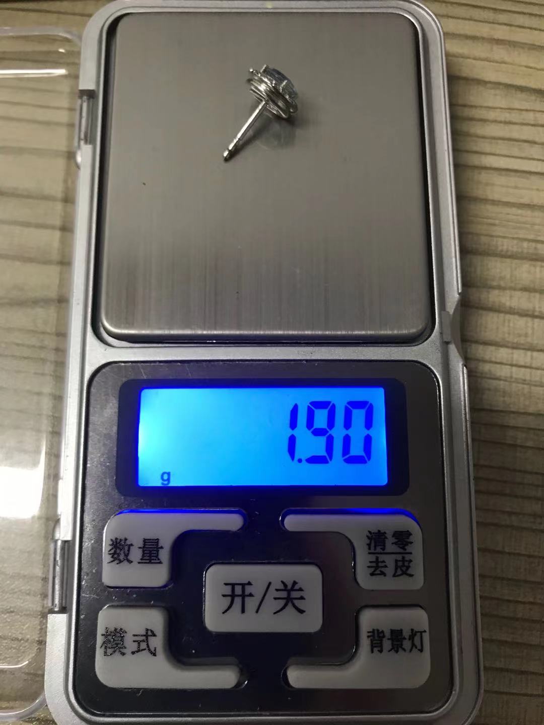TIF-60005214燕尾镶围石耳钉 客版