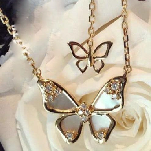 TIF19122333 stone butterfly bolt chain pendant