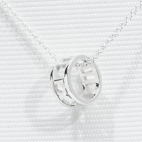 TIF42608927 light gold circle Roman font pendant