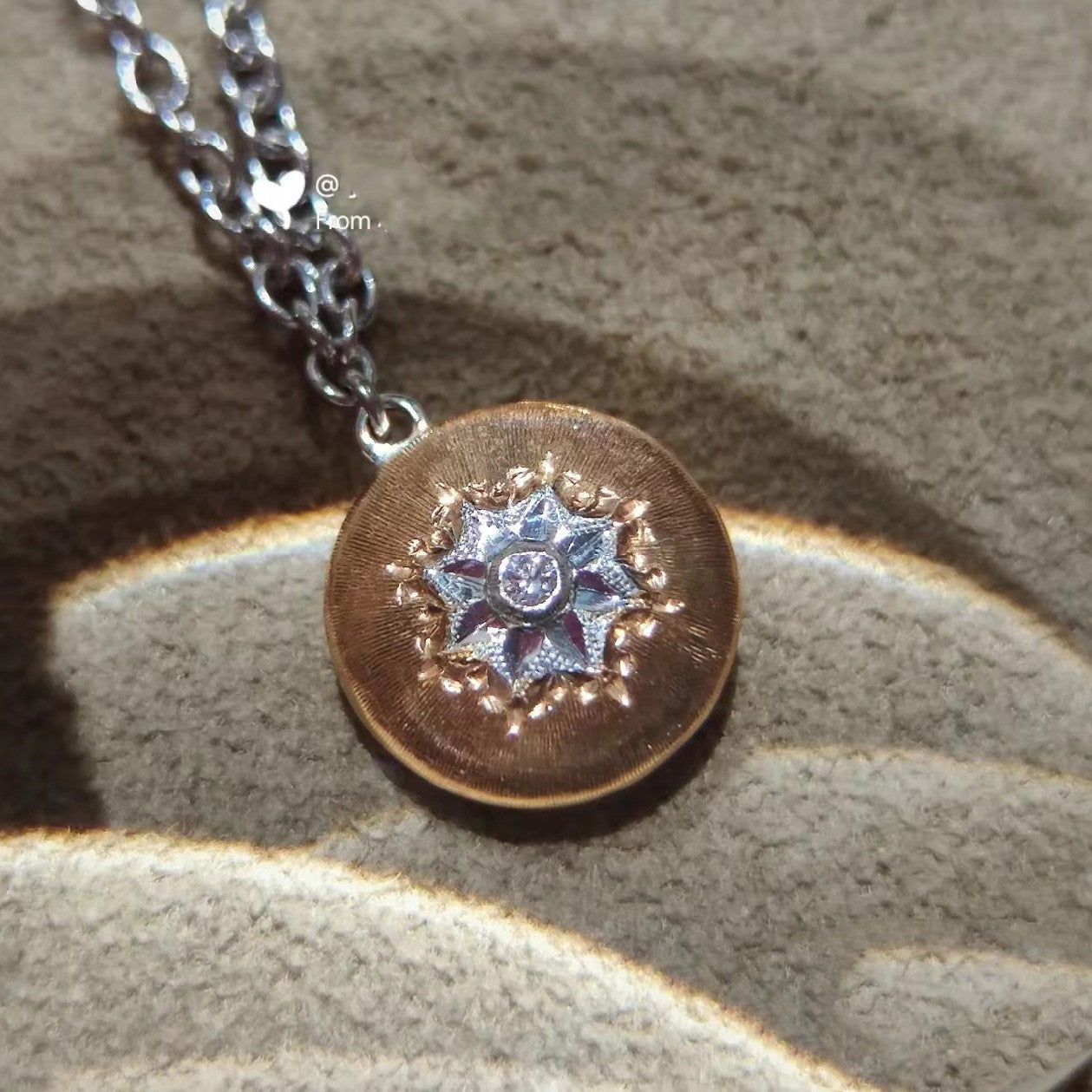 BQLT-PEN015113 light gold surface and flower hollow pendant