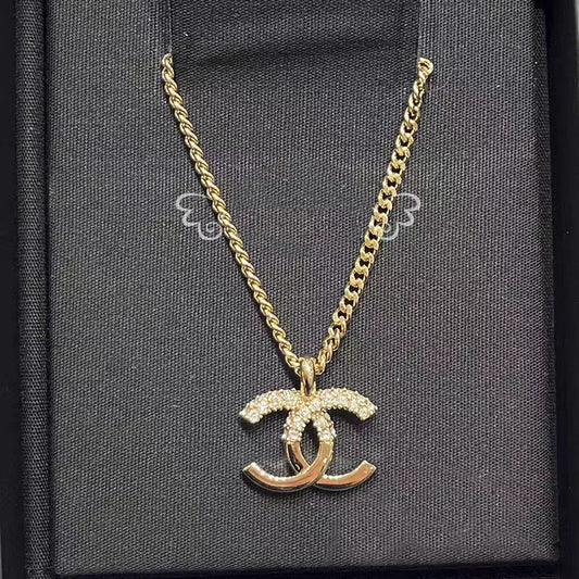 XNE-J81161 17.4mm Double C Half Diamond Pendant