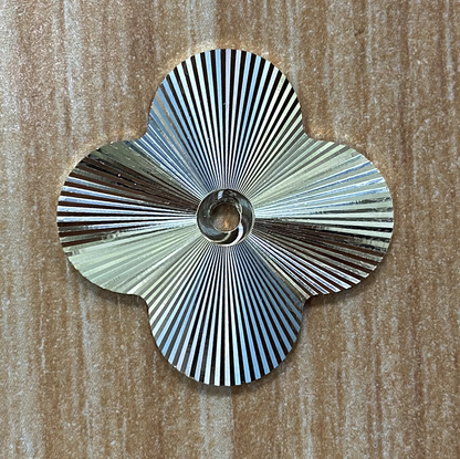 VCAEE564981 26mm客版四叶草耳环