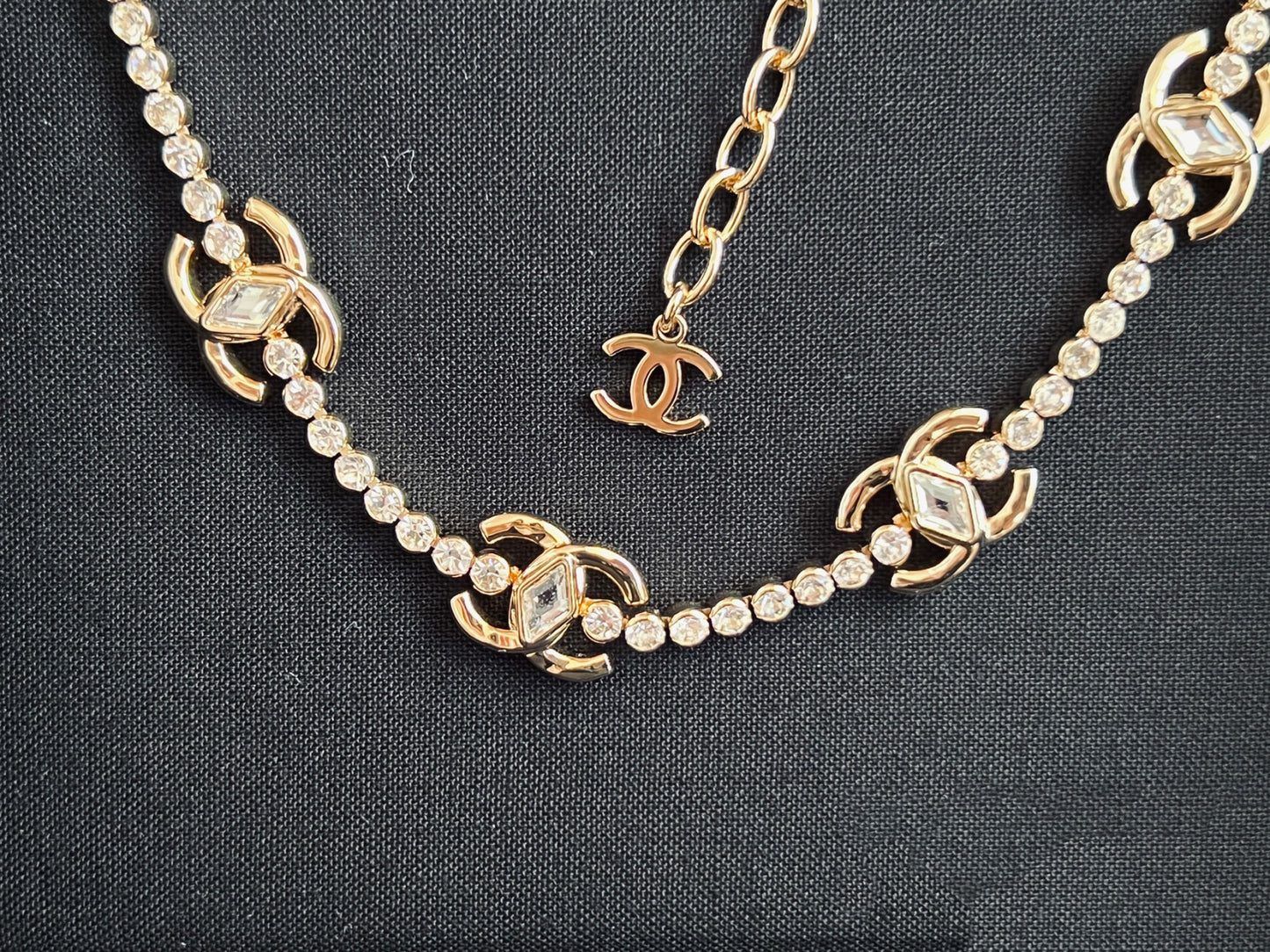 XNE-AB9925 Double C+ Bubble Color Separation Bezel Necklace
